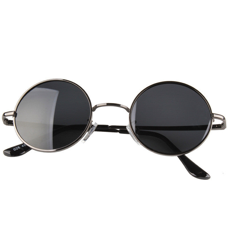 Fashionable retro round sunglasses